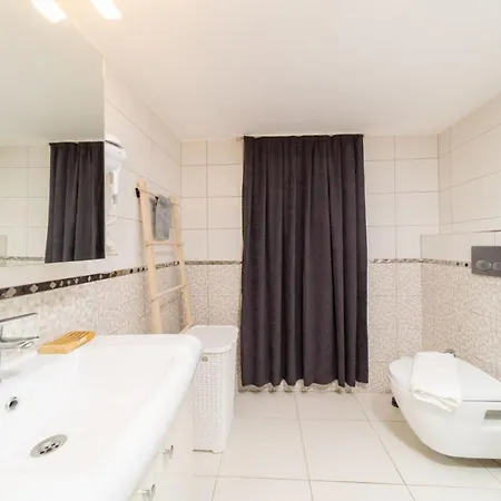Lovely Flat Near Hadrians Gate Antalya